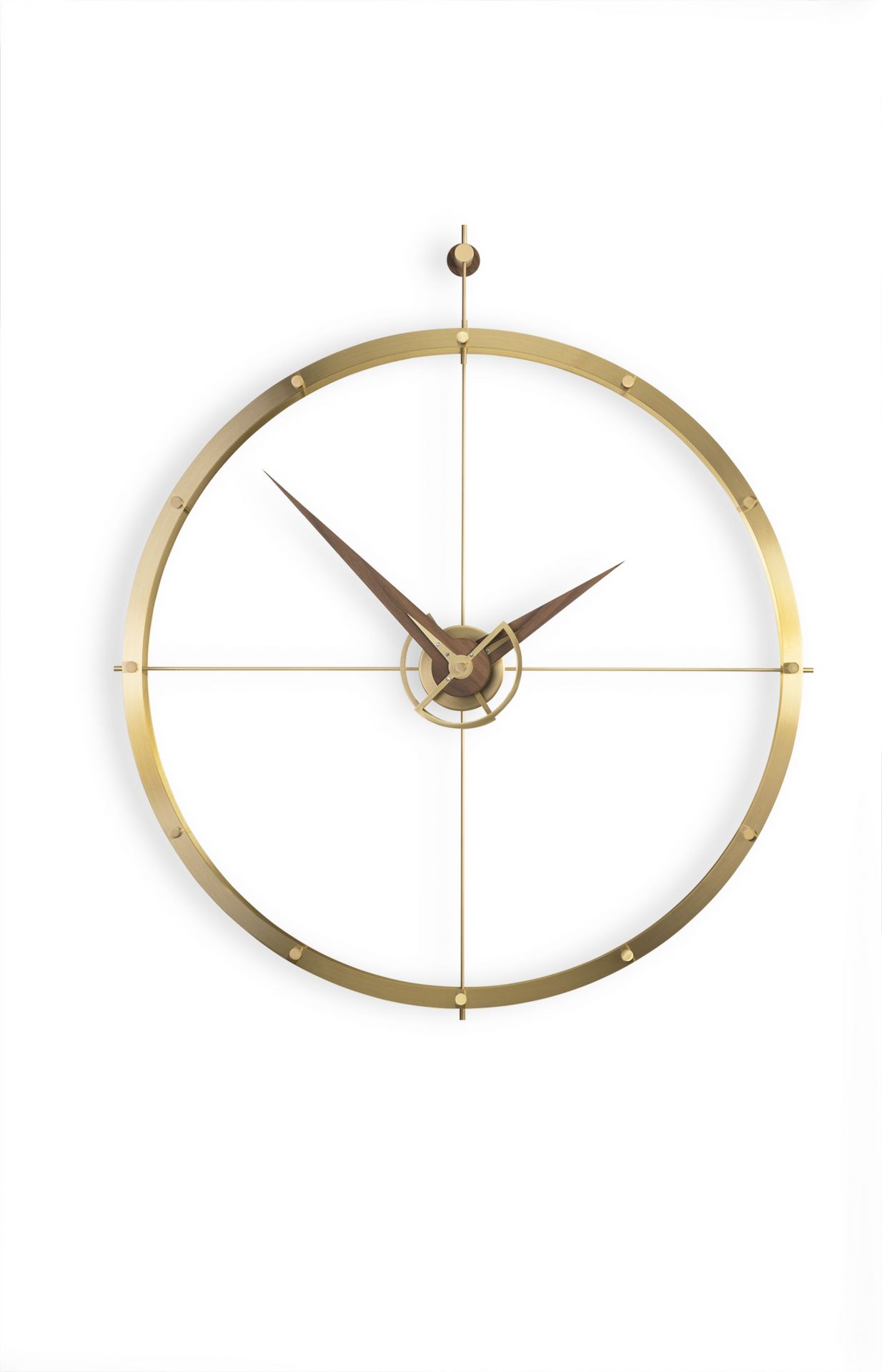 Goldene Design Wanduhr "Doble O" von Nomon, minimalistisch und modern für stilvolle Wohnräume.